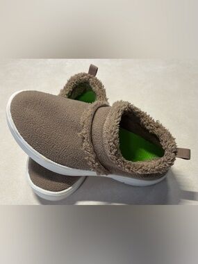 OOFOS Brown Plush Slip-On Slippers with White Sole